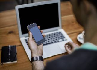 Zakup nowego smartfona przez internet
