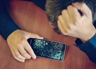 Zepsuty smartfon – skąd wziąć pieniądze na naprawę? zepsuty smartfon - skąd wziąć pieniądze na naprawę