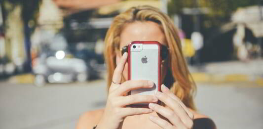 Wynajem iPhone – poznaj zalety popularnych smartfonów