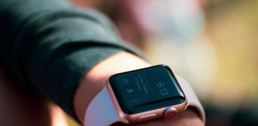 Najbardziej przydatne funkcje w smartwatchach – jakie warto znać?