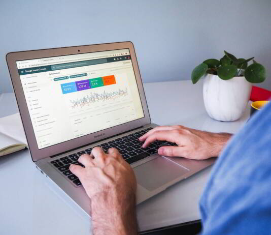Jak analiza danych z CRM może wpłynąć na strategie marketingowe?